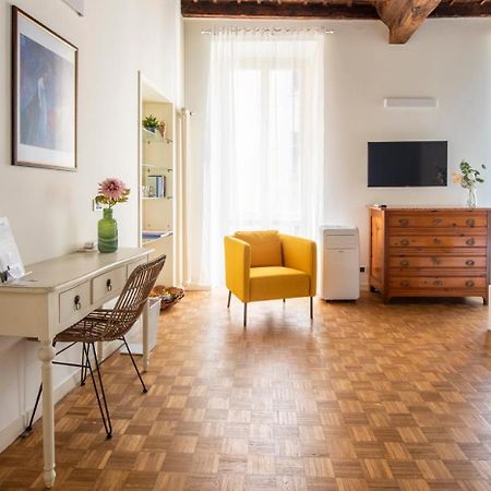 Charming Joivy Flat Next To Duomo Di Комо Екстер'єр фото