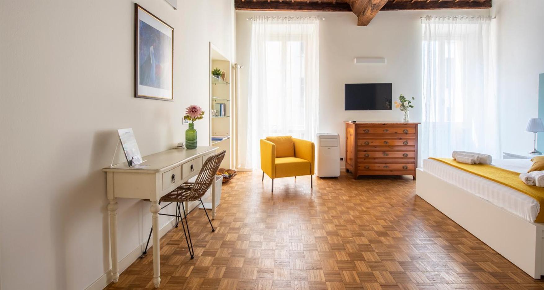 Charming Joivy Flat Next To Duomo Di Комо Екстер'єр фото