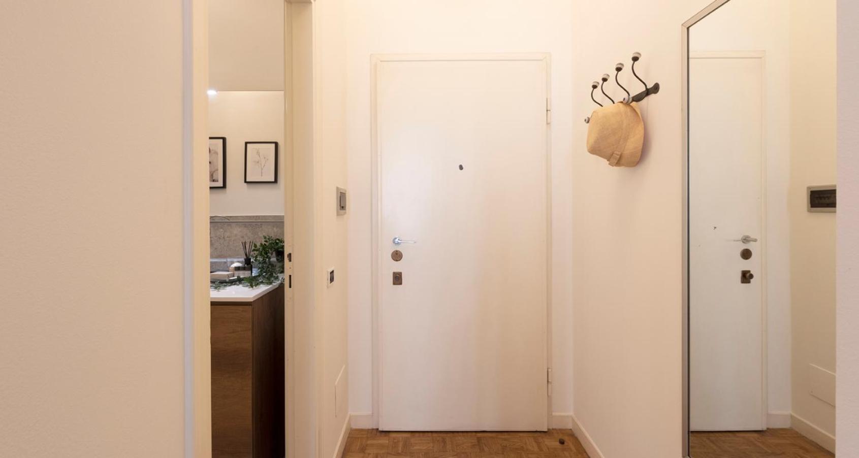 Charming Joivy Flat Next To Duomo Di Комо Екстер'єр фото