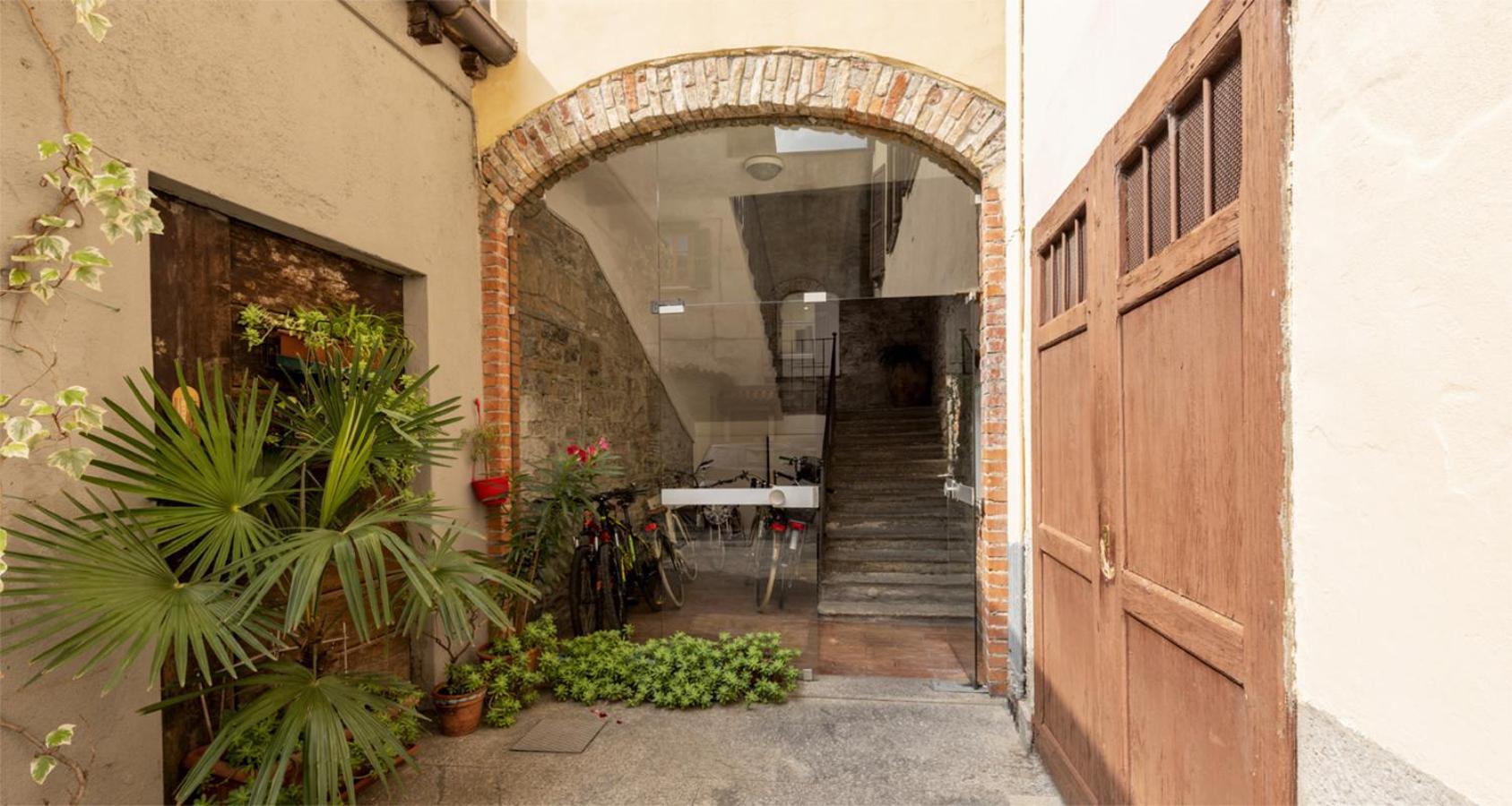 Charming Joivy Flat Next To Duomo Di Комо Екстер'єр фото