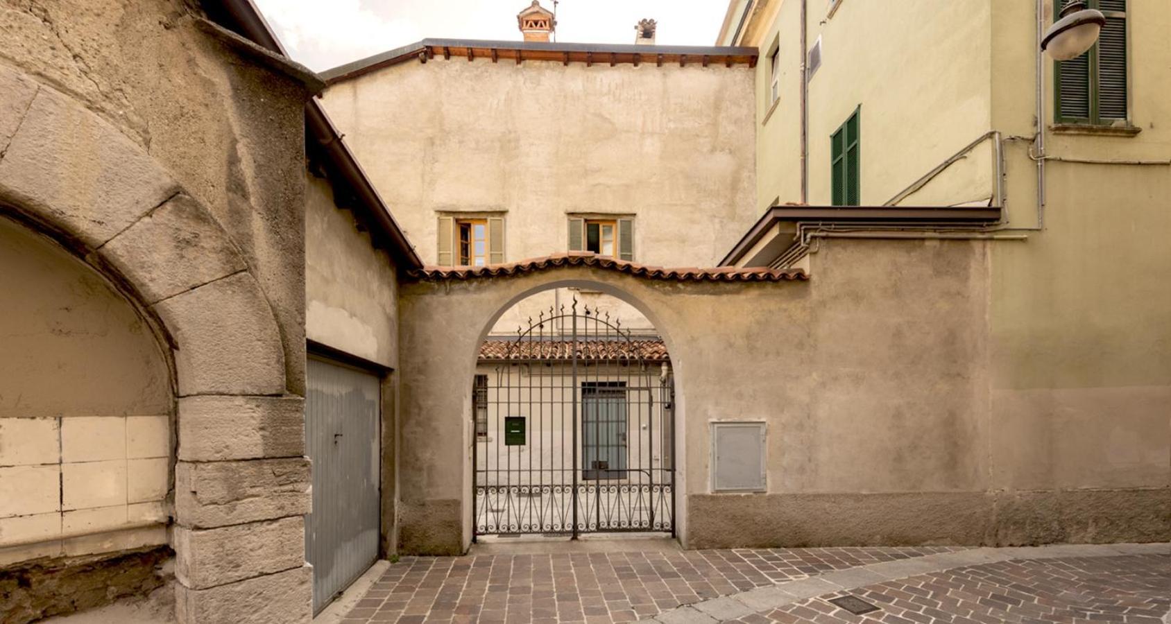 Charming Joivy Flat Next To Duomo Di Комо Екстер'єр фото